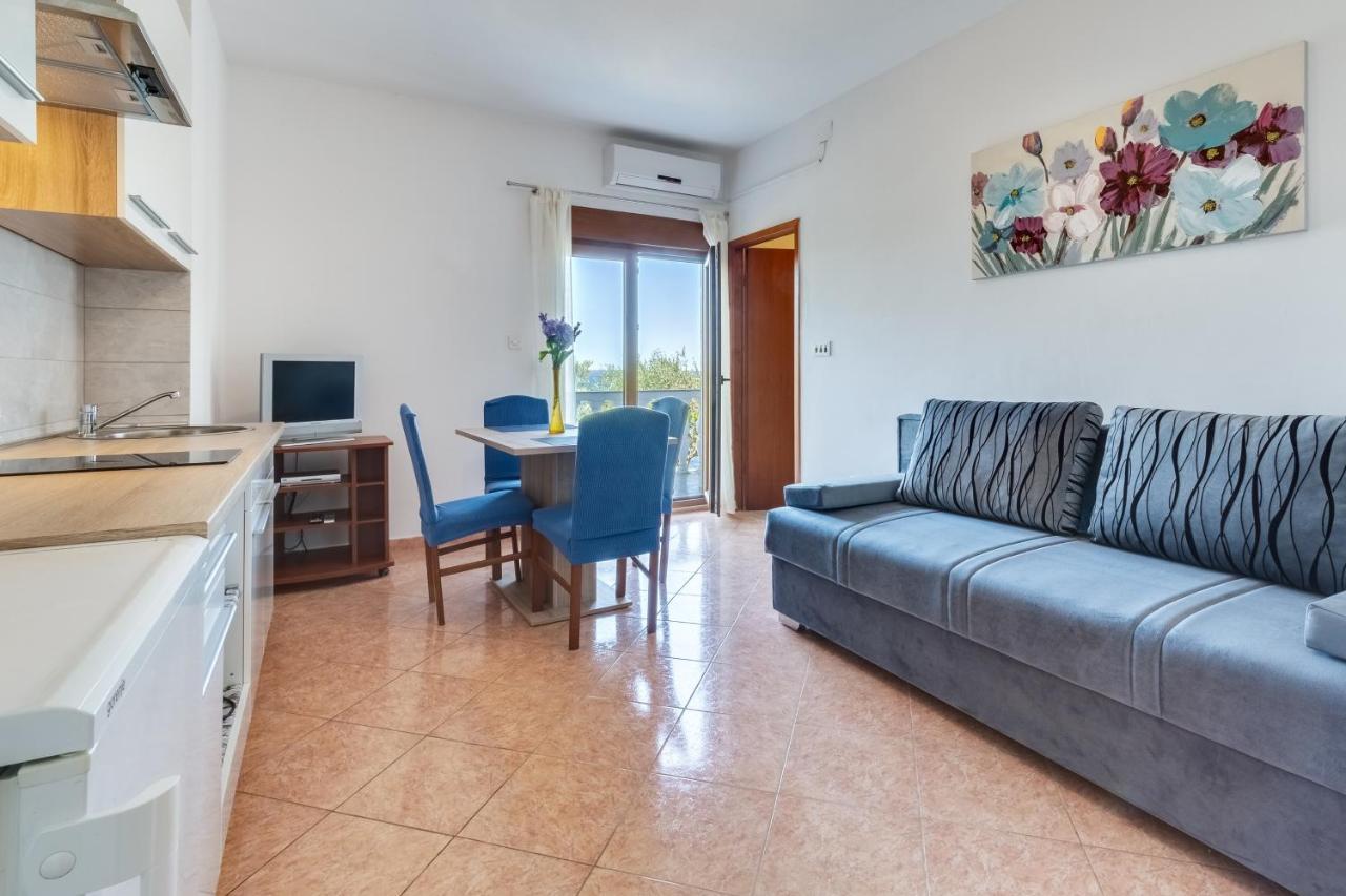 Family Friendly Seaside Apartments Kozino, Zadar - 5756 Petrcane Εξωτερικό φωτογραφία