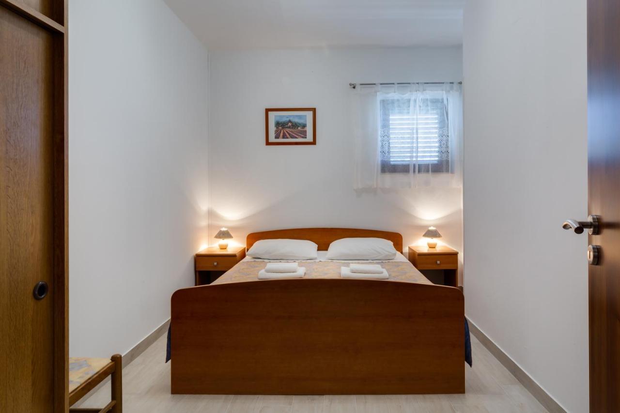 Family Friendly Seaside Apartments Kozino, Zadar - 5756 Petrcane Εξωτερικό φωτογραφία