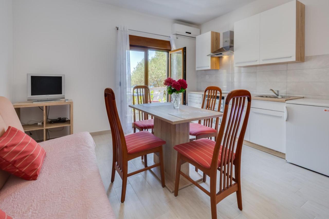 Family Friendly Seaside Apartments Kozino, Zadar - 5756 Petrcane Εξωτερικό φωτογραφία