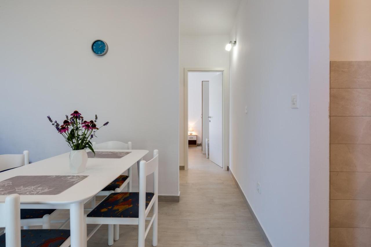 Family Friendly Seaside Apartments Kozino, Zadar - 5756 Petrcane Εξωτερικό φωτογραφία