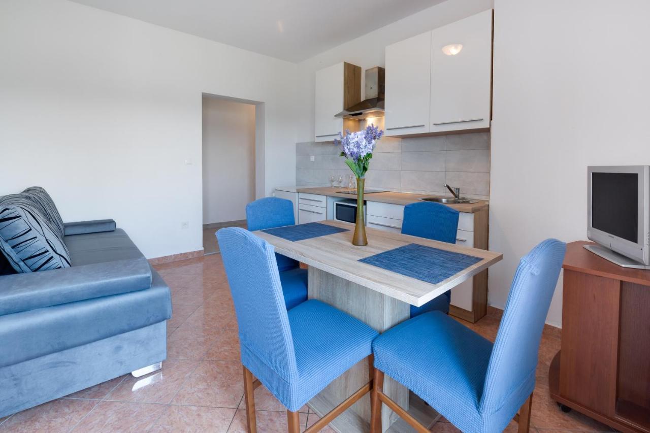Family Friendly Seaside Apartments Kozino, Zadar - 5756 Petrcane Εξωτερικό φωτογραφία