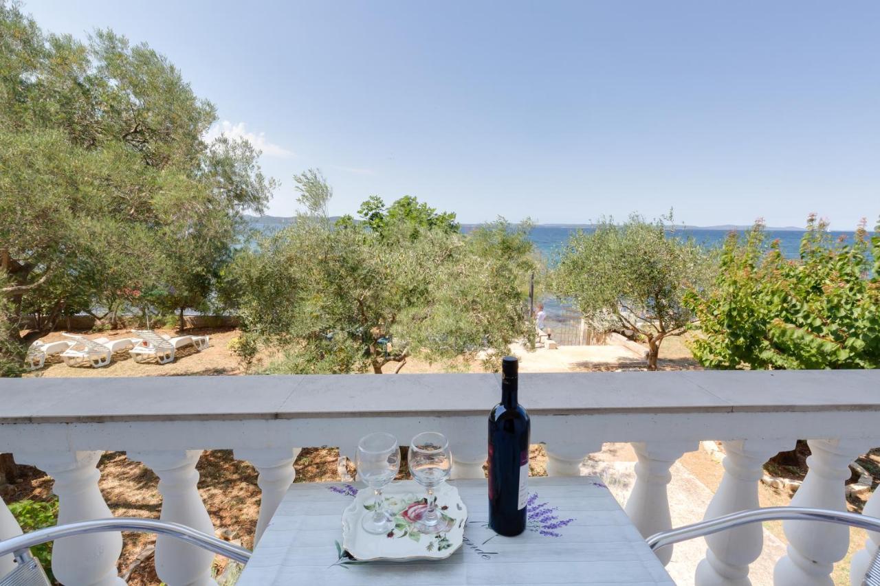 Family Friendly Seaside Apartments Kozino, Zadar - 5756 Petrcane Εξωτερικό φωτογραφία