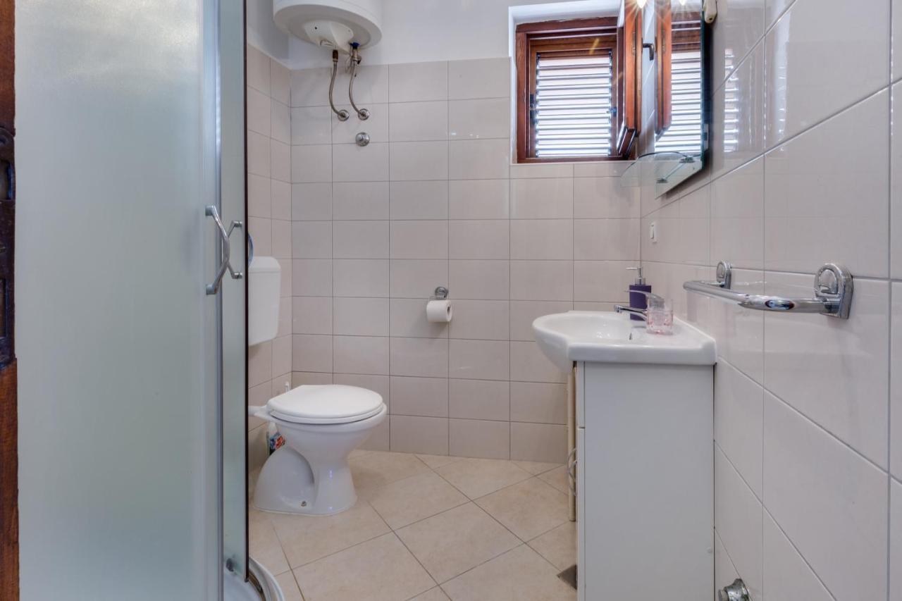 Family Friendly Seaside Apartments Kozino, Zadar - 5756 Petrcane Εξωτερικό φωτογραφία