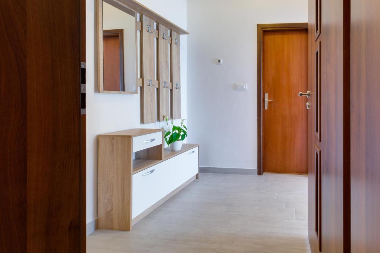 Family Friendly Seaside Apartments Kozino, Zadar - 5756 Petrcane Εξωτερικό φωτογραφία