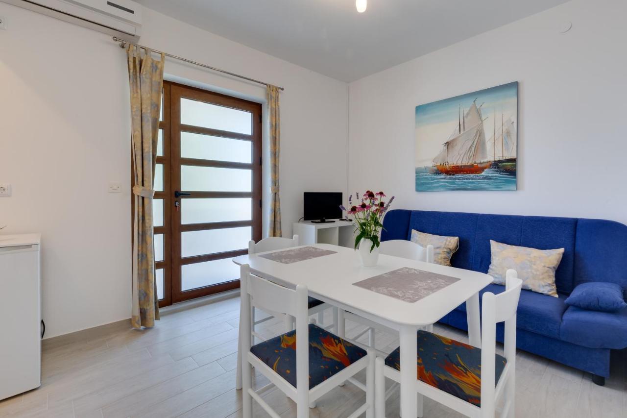 Family Friendly Seaside Apartments Kozino, Zadar - 5756 Petrcane Εξωτερικό φωτογραφία
