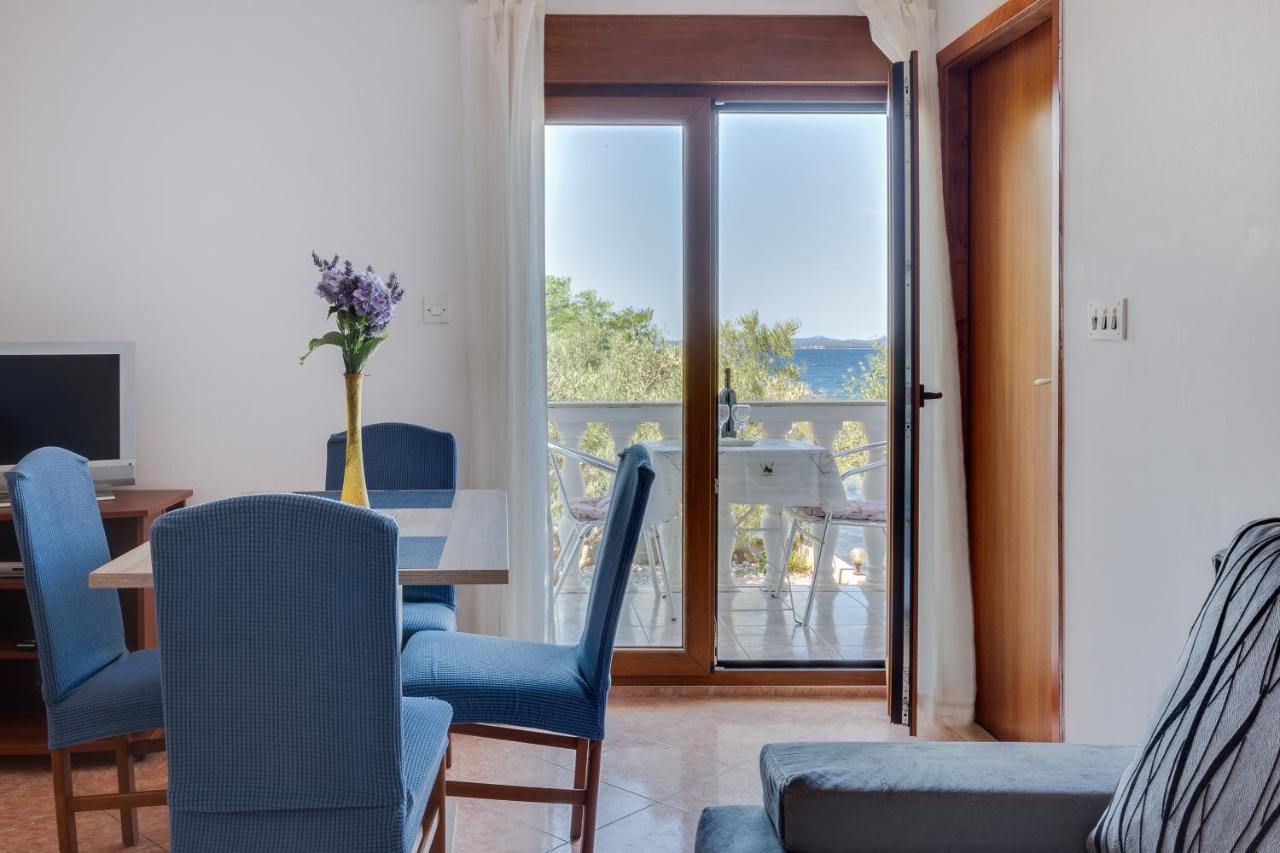 Family Friendly Seaside Apartments Kozino, Zadar - 5756 Petrcane Εξωτερικό φωτογραφία