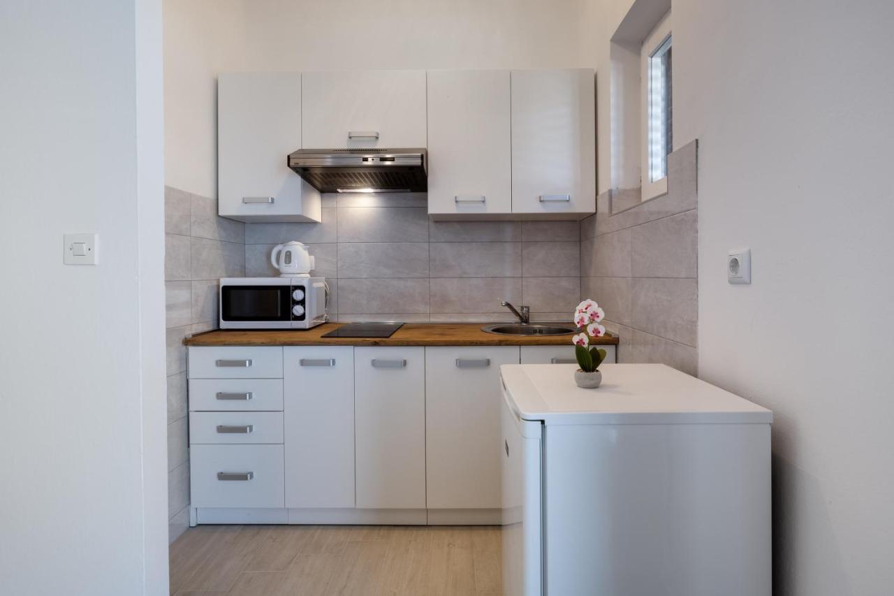 Family Friendly Seaside Apartments Kozino, Zadar - 5756 Petrcane Εξωτερικό φωτογραφία