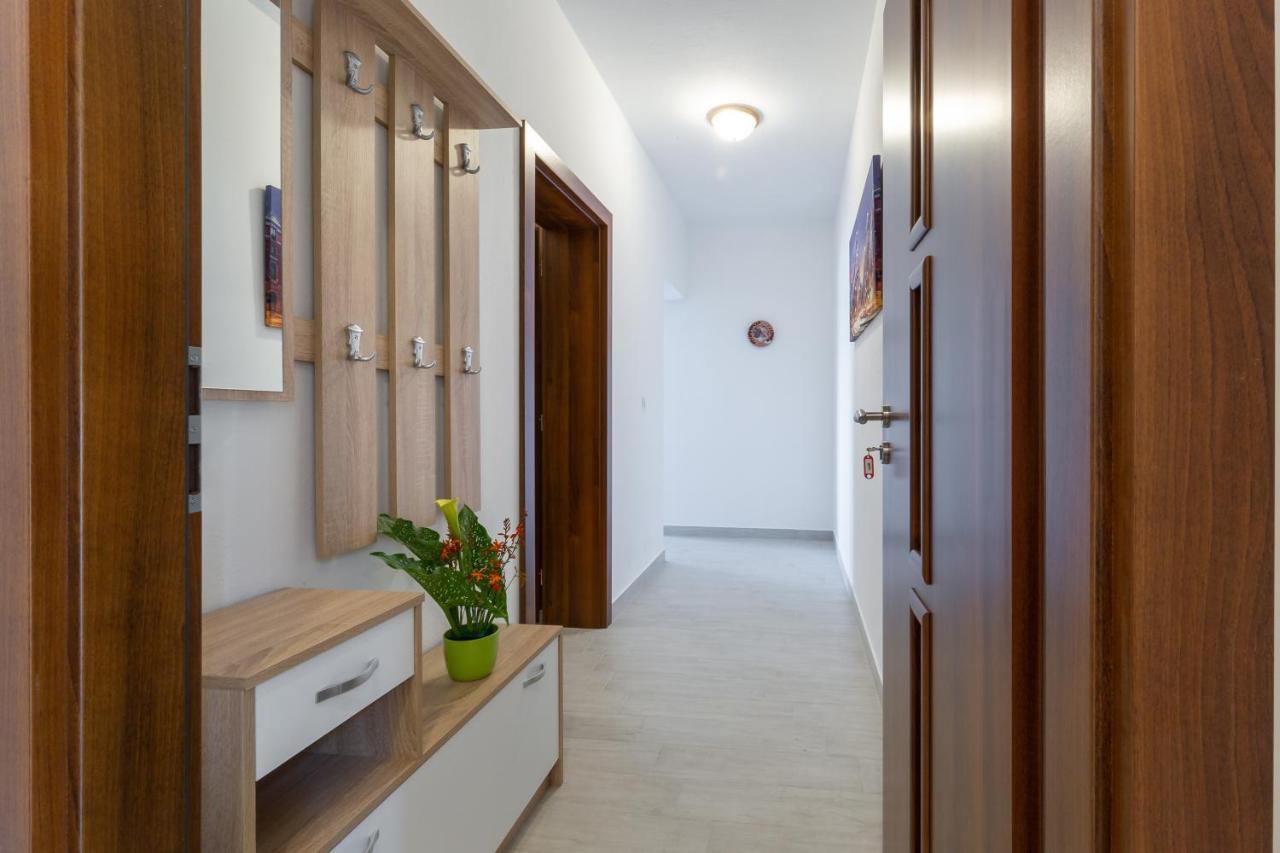 Family Friendly Seaside Apartments Kozino, Zadar - 5756 Petrcane Εξωτερικό φωτογραφία