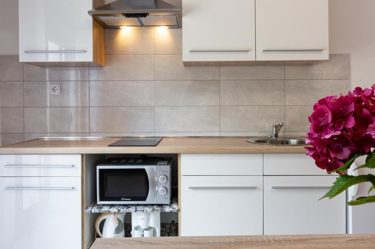 Family Friendly Seaside Apartments Kozino, Zadar - 5756 Petrcane Εξωτερικό φωτογραφία
