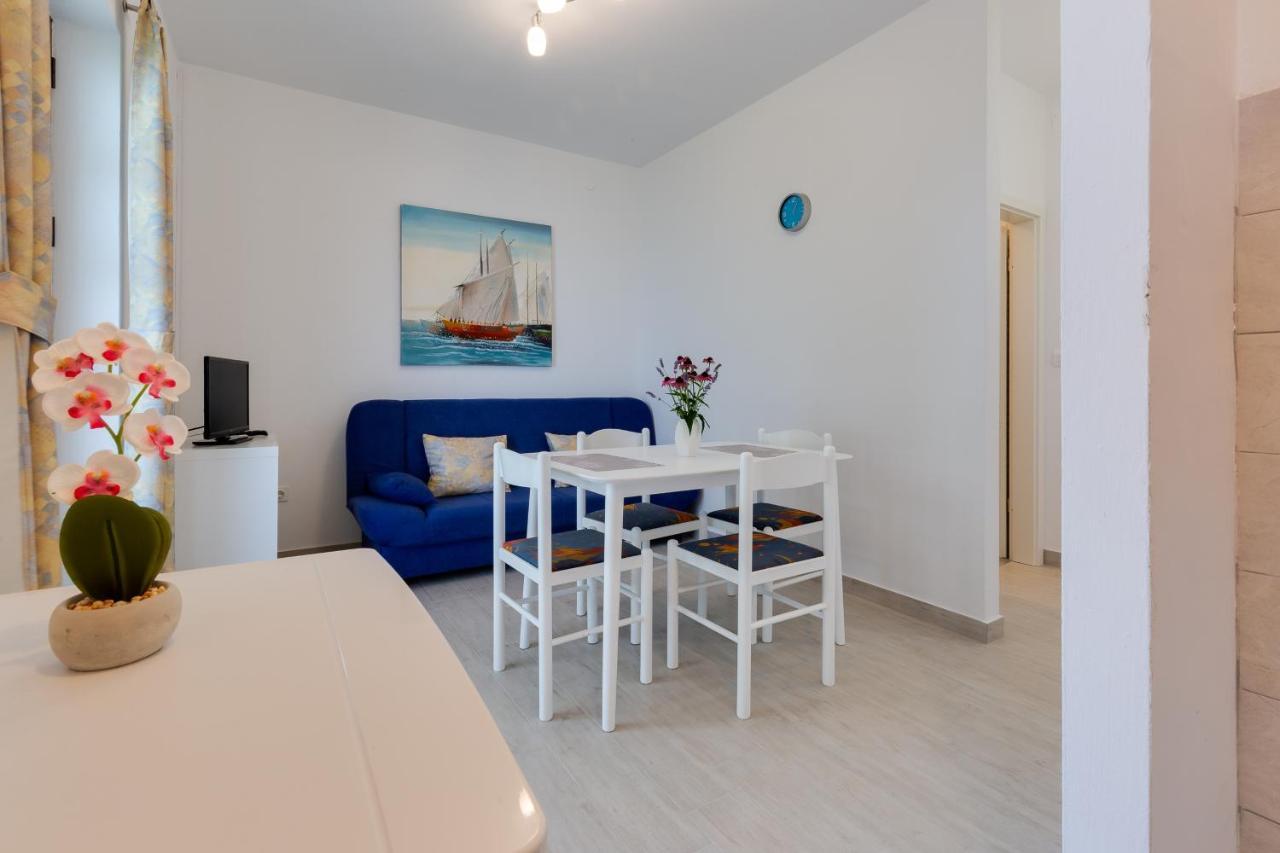 Family Friendly Seaside Apartments Kozino, Zadar - 5756 Petrcane Εξωτερικό φωτογραφία